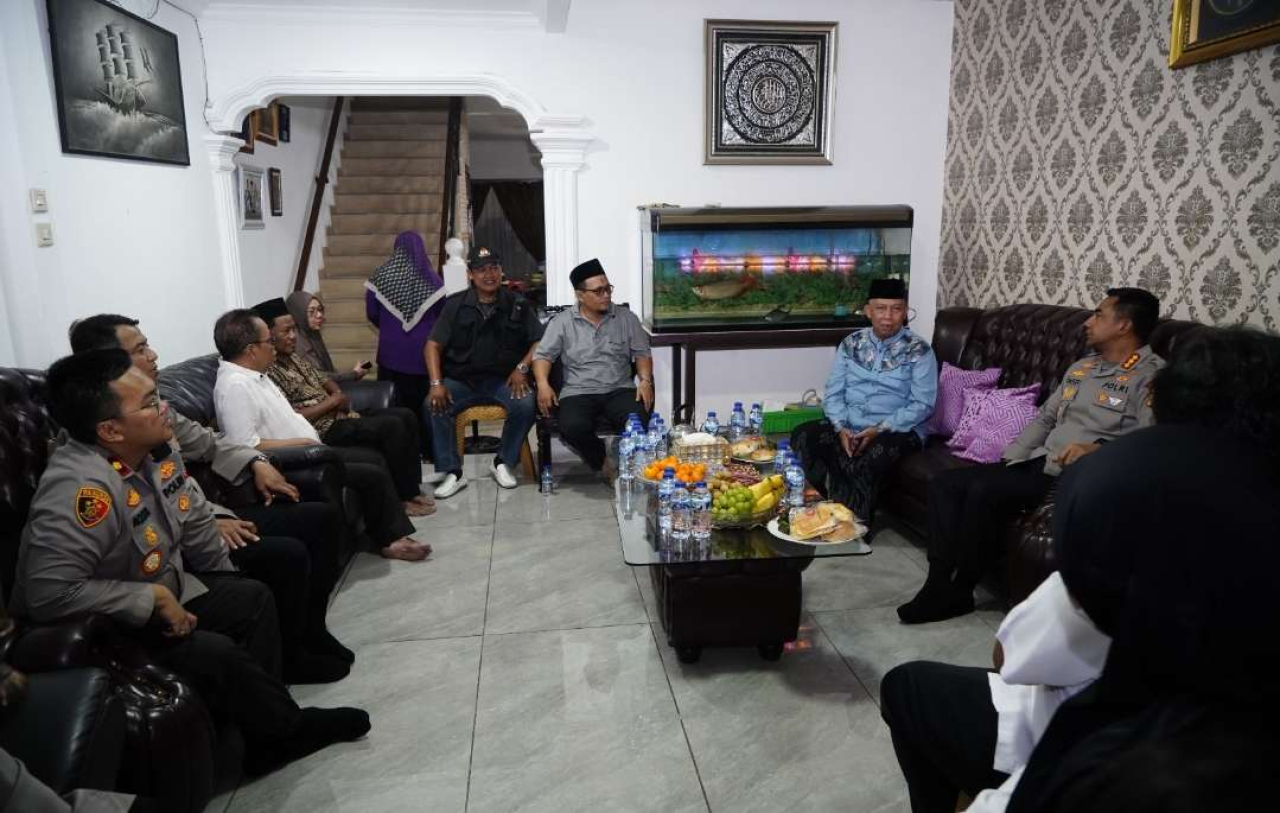 Dialog Humanis Kapolres Jakbar Bersama Warga RW 04 Kedoya Utara, Wujudkan Zero Tawuran