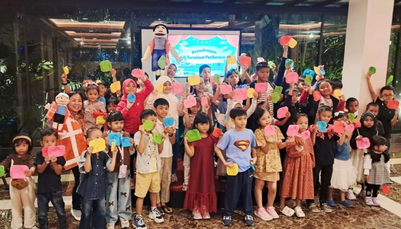 Wajah anak-anak Pekerja TPS sangat senang dan ceria dalam menerima materi edukasi literasi 