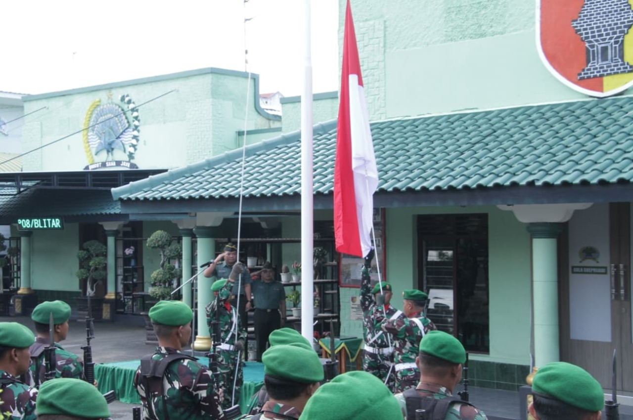 Kodim 0808/Blitar melaksanakan Upacara Bendera 17-an, Senin (19/1/2026)