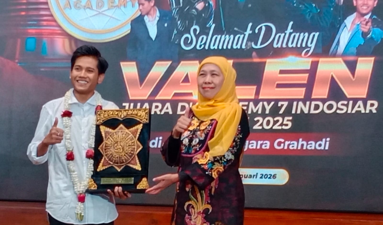 Gubernur Khofifah dan Wagub Emil Dardak Bersama Masyarakat Jawa Timur Sambut Meriah Valen Sang Juara D'Academy7