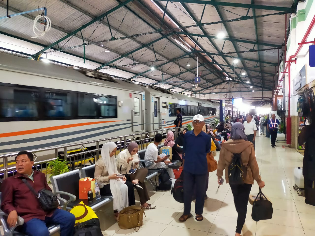 Arus Balik Nataru Masih Tinggi, Stasiun Kediri Jadi Favorit Penumpang KA