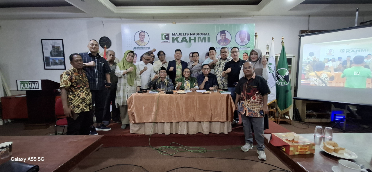 Pengurus dan Presidium MN Kahmi pasca rapat koordinasi berpose bersama. MN Kahmi berkomitmen untuk membuka ruang akses agar rehabilitasi di Provinsi Aceh bisa lebih sistemik dan menyeluruh. (Foto MN Kahmi for JatimUPdate.id)