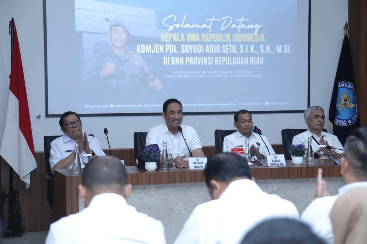 Kepala BNN RI Suyudi Ario Seto bertemu dengan para pejabat Polda Kepri. (Foto Humas BNN for JatimUPdate.id)