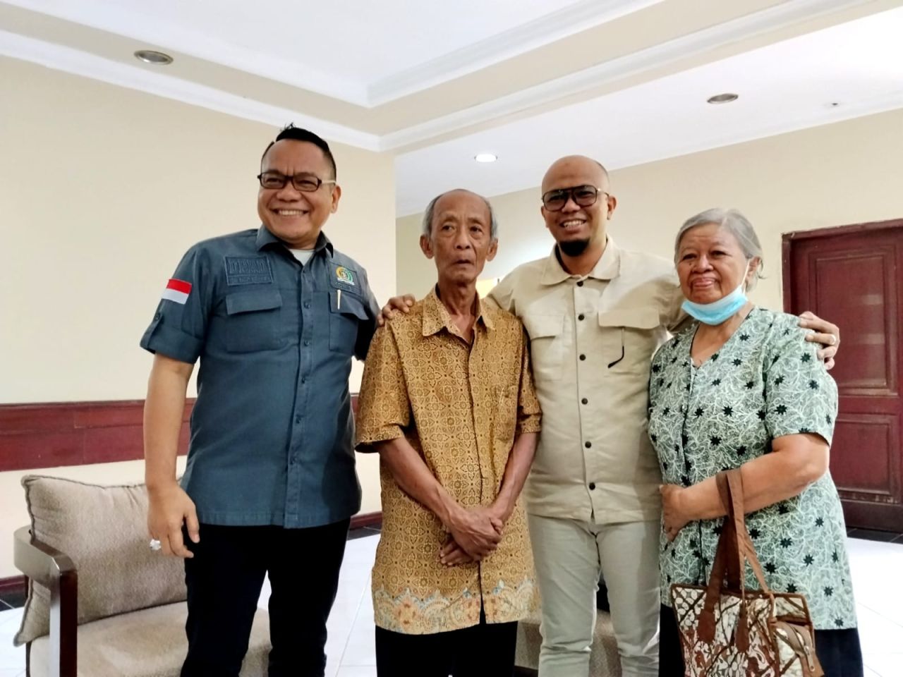 Yona (kirim) bersama Maria usai melaporkan terkait dugaan penggelapan aset, dok Jatimupdate.id/frd