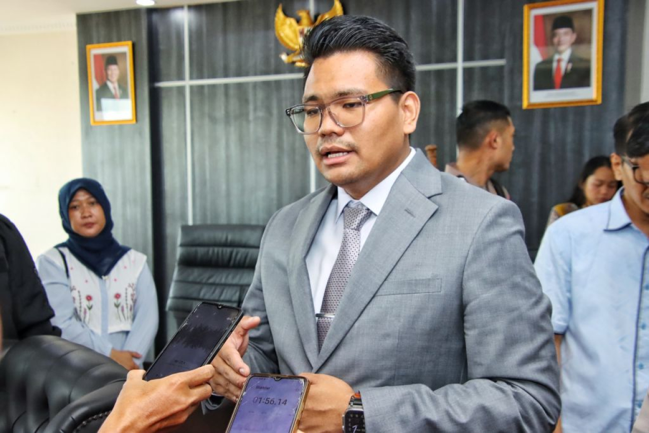 Wakil Ketua MPR RI, Abcandra M. Akbar Supratman, memfasilitasi kepulangan Saraswati, warga Kota Palu yang diduga menjadi korban Tindak Pidana Penjualan Orang (TPPO) di Arab Saudi.