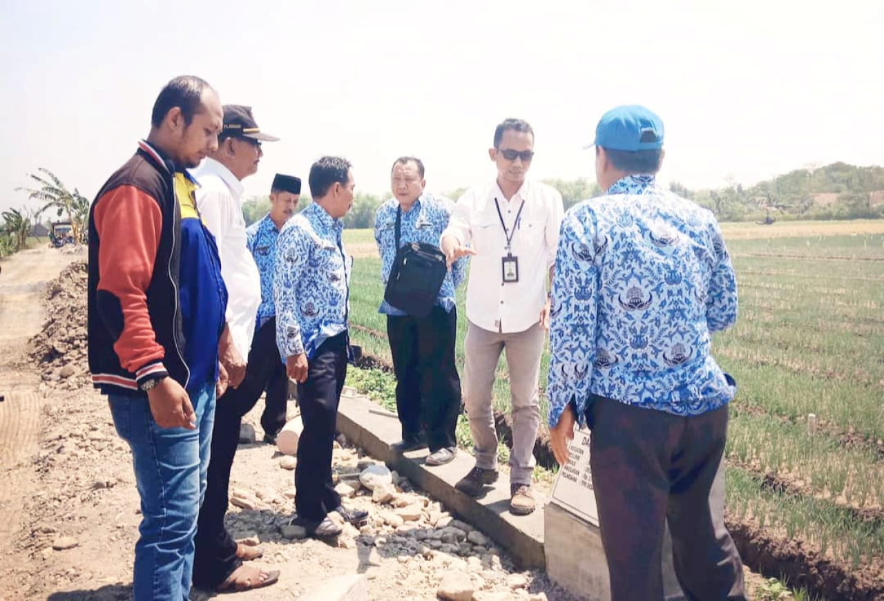 Suasana berdesa, pengecekkan program pemerintah yang berada di desa termasuk implementasi penggunaan dana desa. (Foto TPP Blitar for JatimUPdate.id/rio)
