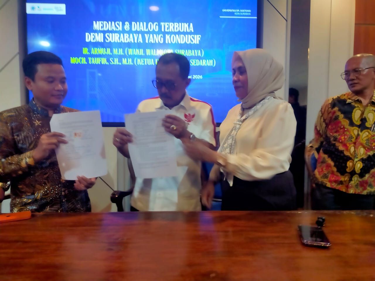 Perseteruan Wawali Surabaya Vs Madas Berujung Damai, Armuji Minta Maaf