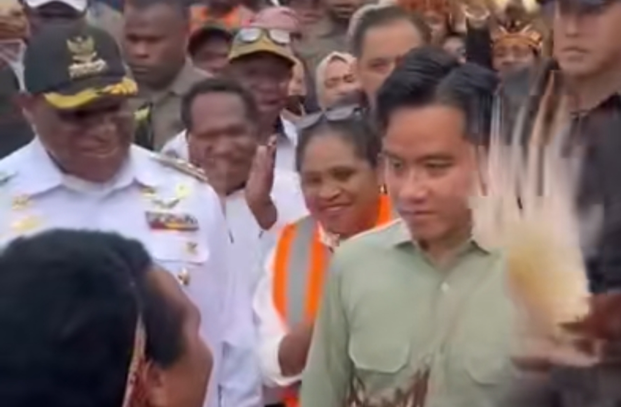 Wapres RI Gibran Rakabuming Raka, saat bersama warga Papua