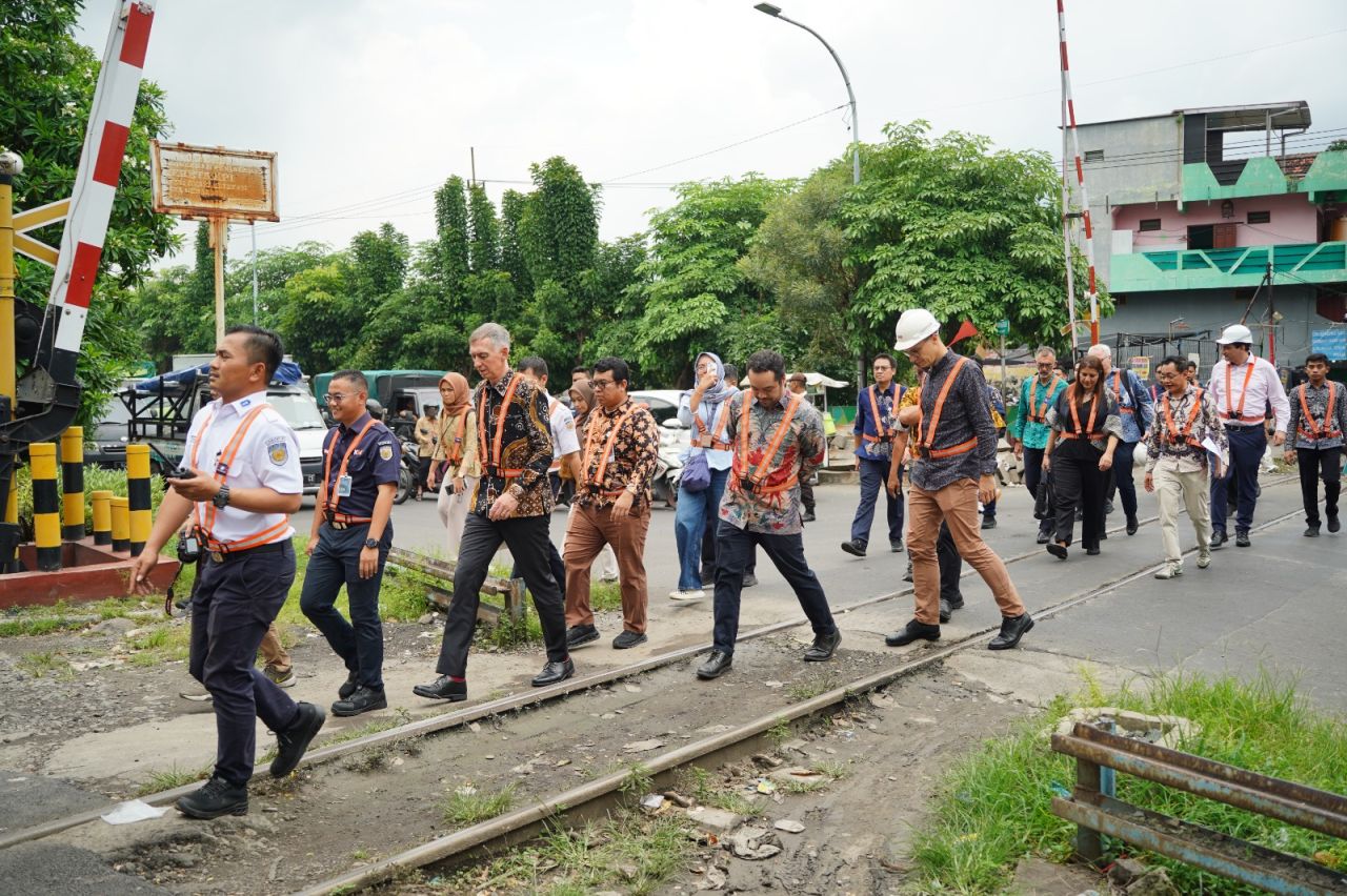 Uni Eropa–Jerman Pantau Progres Jalur Kereta Regional Surabaya