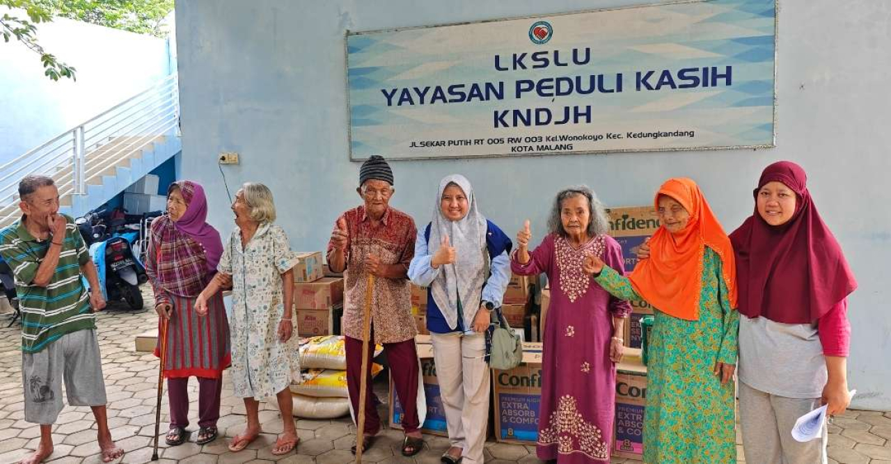 Pemberian bantuan untuk Yayasan Peduli Kasih KNDJH