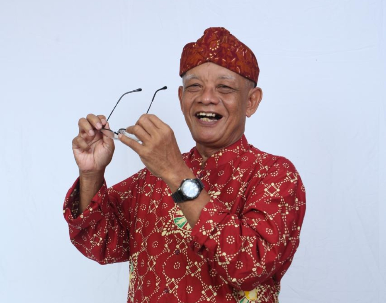 Menuju Puncak HPN 2026 : Henri Nurcahyo Tersesat di Jalan yang Benar, Panji, Panji dan Panji