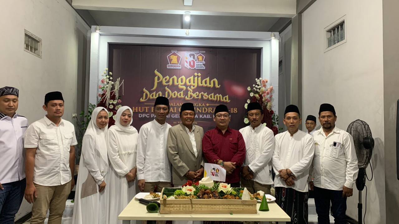 HUT ke-18 Gerindra, DPC Kabupaten Blitar Gelar Pengajian dan Potong Tumpeng