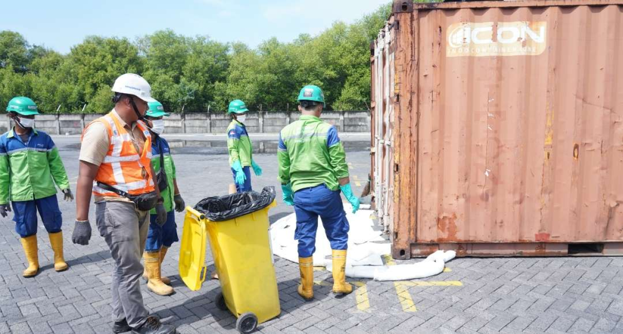 Perkuat Standar K3, PT Terminal Petikemas Surabaya Lakukan Drill Penanganan Barang Berbahaya
