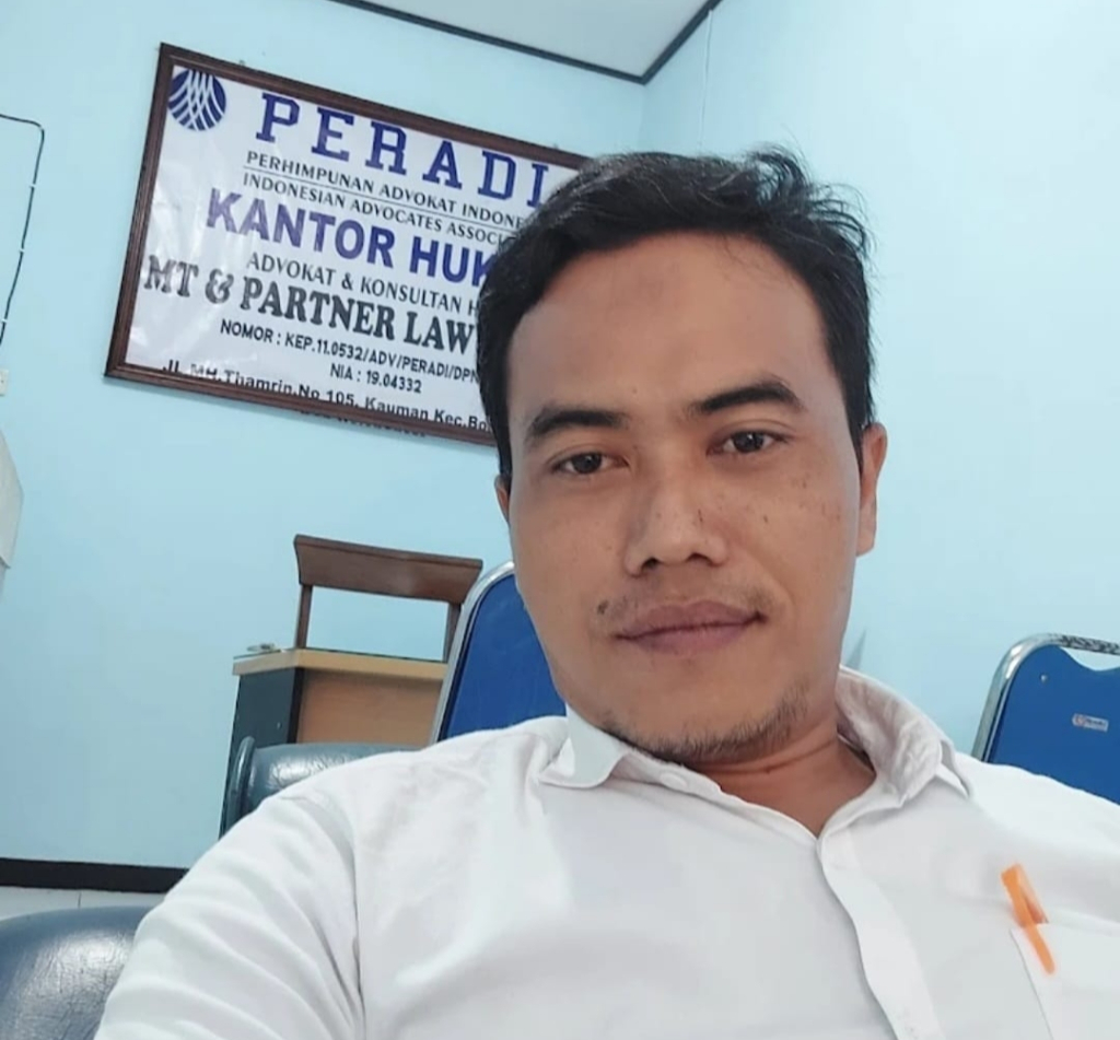 Sampurno, Pengacara Muda Bojonegoro, Anggota PERADI Bojonegoro, Aktivis Pro Demokrasi.