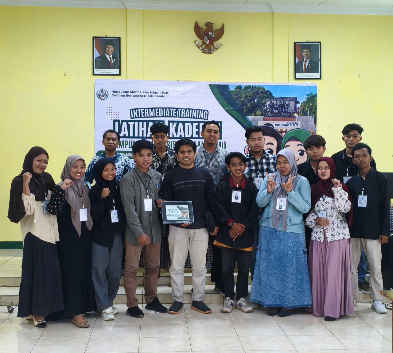 Pemateri bersama peserta usai penyampaian materi pada kegiatan Intermediate Training (LK II) HMI Cabang Bondowoso di Balai Diklat BKPSDM Bondowoso, Minggu (25/1/2026).
