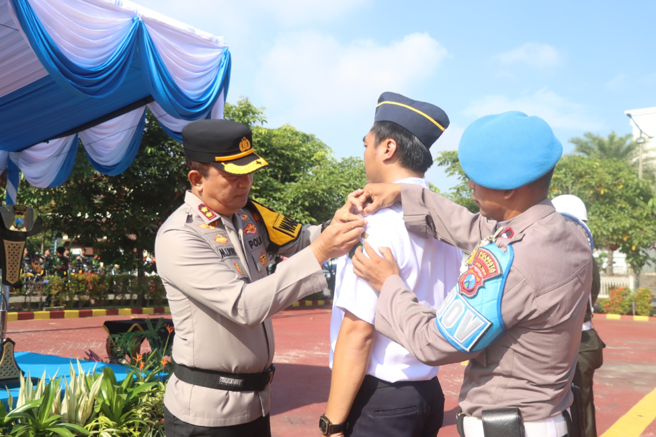 Polresta Sidoarjo menggelar Operasi Keselamatan Semeru 2026 selama 14 hari, terhitung mulai 2 hingga 15 Februari 2026. Sebanyak 250 personel dikerahkan dalam operasi yang dilaksanakan di seluruh wilayah Kabupaten Sidoarjo.