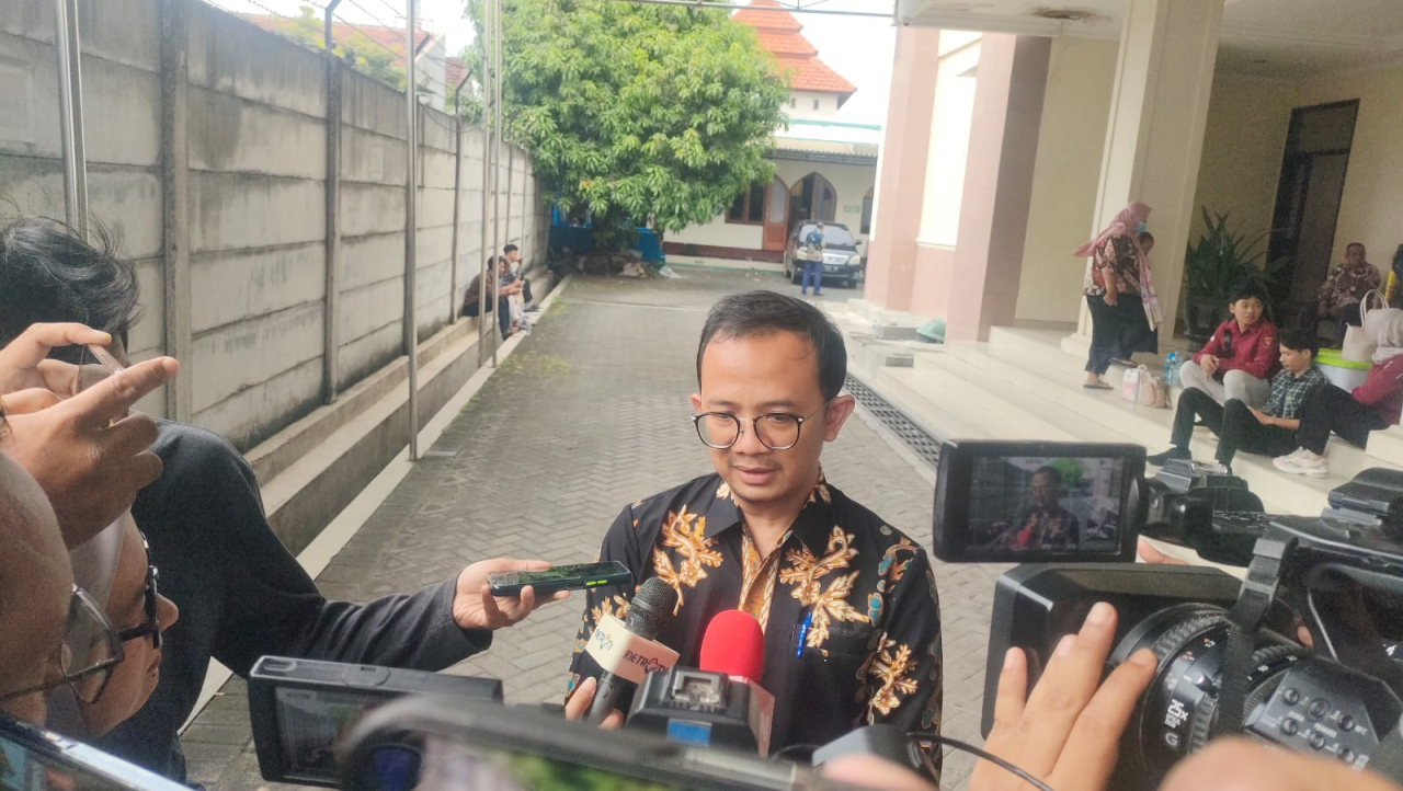 Pemprov menjelaskan bahwa Gubernur Jatim Khofifah Indarparawansa batal hadiri sidang tipikor.