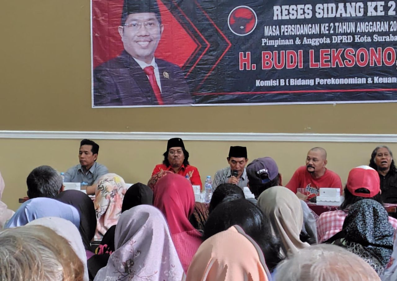 Buleks Serap Aspirasi Masyarakat Warga Keluhkan Pagar Makam Rusak hingga Saluran Air