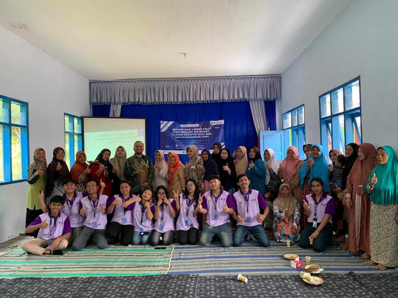 Mahasiswa UNITRI Malang Sosialisasikan Inovasi Bio Briket dan Kerupuk Susu