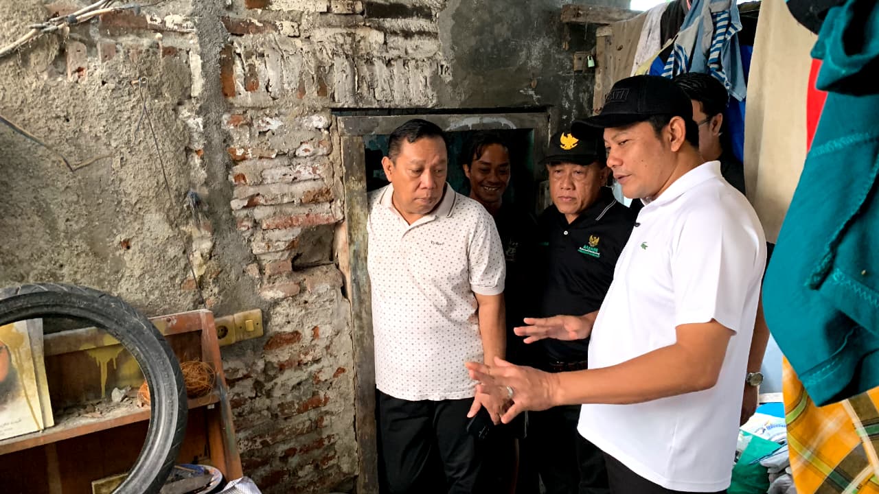 Pemkab Sidoarjo dan Baznas Renovasi RTLH, Bupati Subandi Serahkan Bantuan Langsung ke Warga Gedangan