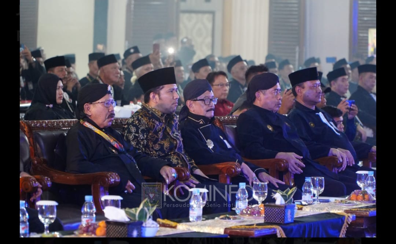 Wagub Jatim Emil Elestianto Dardak hadir di acara PSHT di Madiun. (Foto Kominfo Madiun)