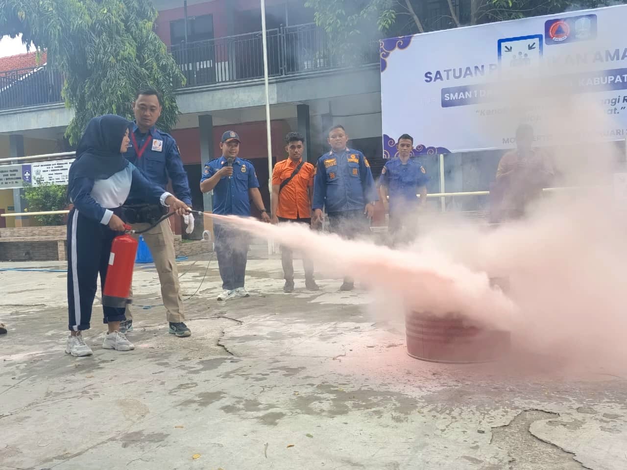 Dibuka Anggota Dewan, BPBD Jatim Awali Kegiatan SPAB 2026 di SMAN 1 Dawarblandong Kab. Mojokerto