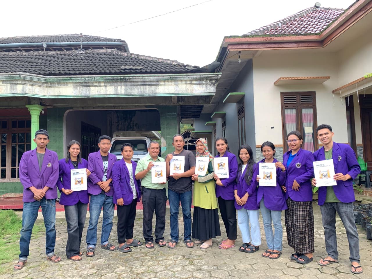 Tingkatkan Kualitas Pelayanan Publik, Mahasiswa UNITRI Berdayakan Desa Jombok