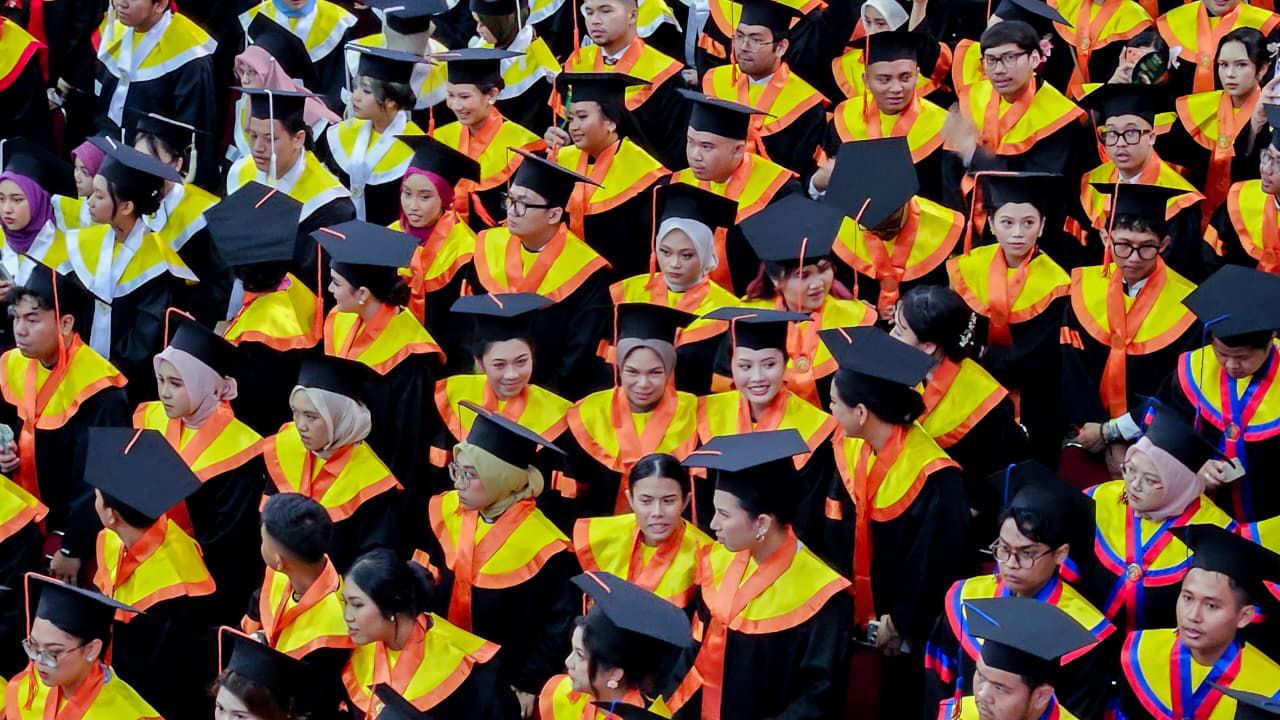 Hadiri Wisuda Sarjana UI, Bamsoet Optimis Pertumbuhan Ekonomi Mampu Lampaui Target