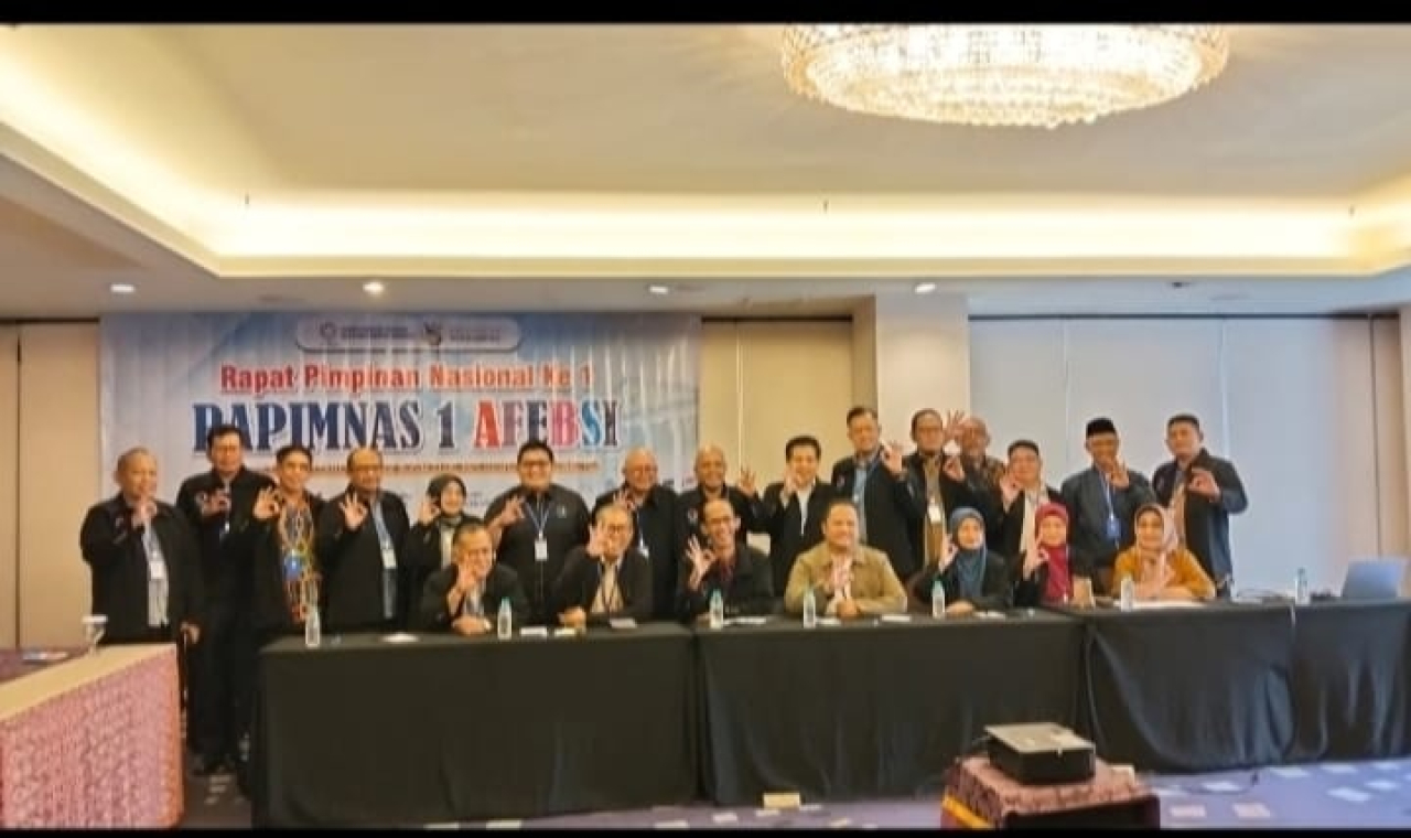 Menuliskan Jejak: Urgensi Literasi Kepemimpinan Akademik