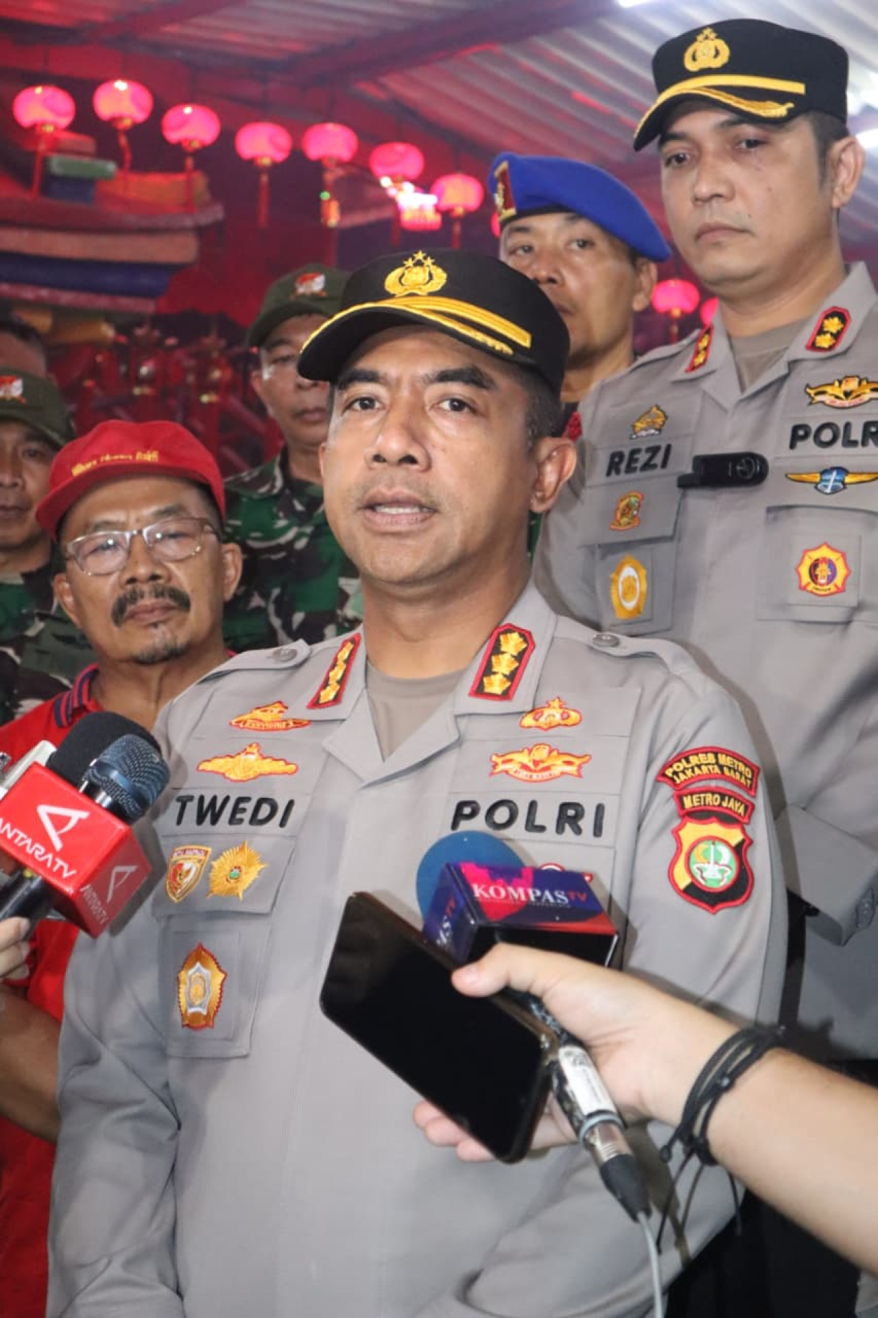Kapolres Metro Jakbar Tinjau Kesiapan Pengamanan Imlek 2026, 453 Personel Disiagakan di 42 Vihara