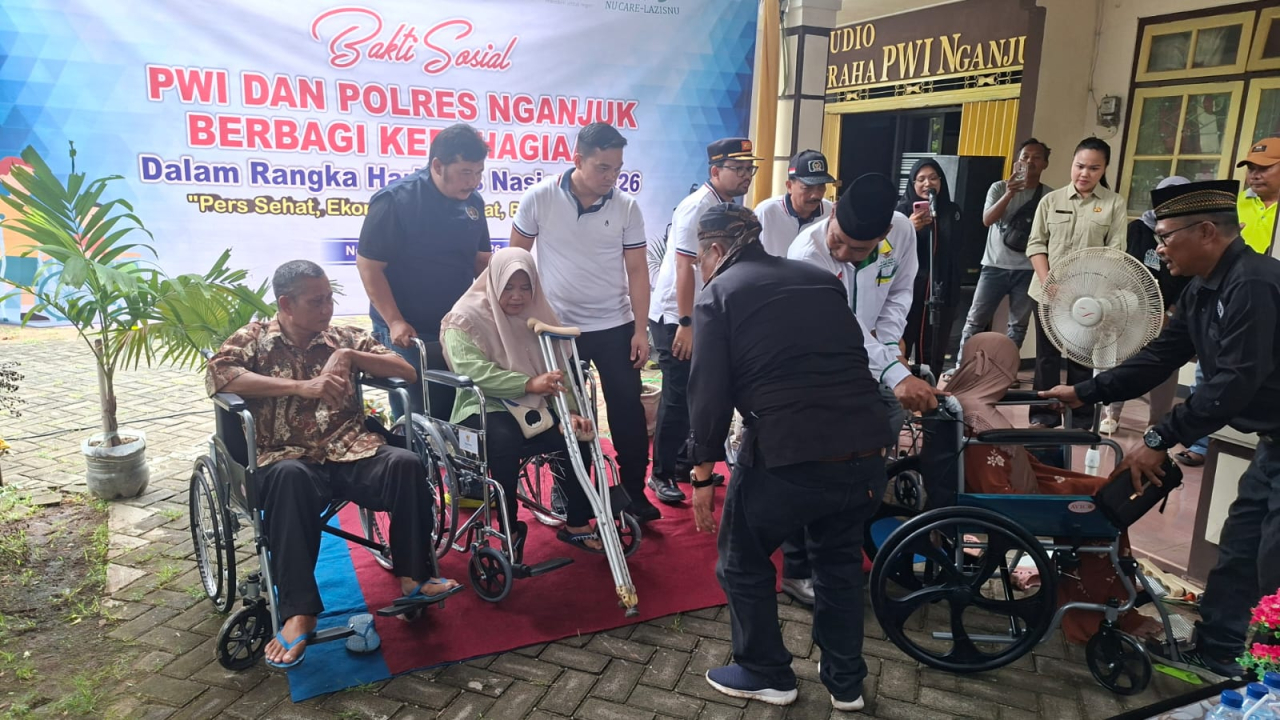 Mengusung tema "Pers Sehat, Ekonomi Berdaulat, Bangsa Kuat", PWI Nganjuk berkomitmen menjadikan santunan bagi penyandang disabilitas sebagai agenda tetap setiap tahunnya.