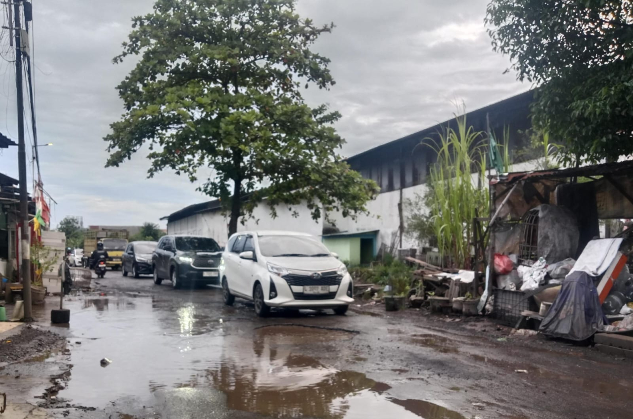 Jalan Embong Kali Krian Sidoarjo Rusak dan Berlubang