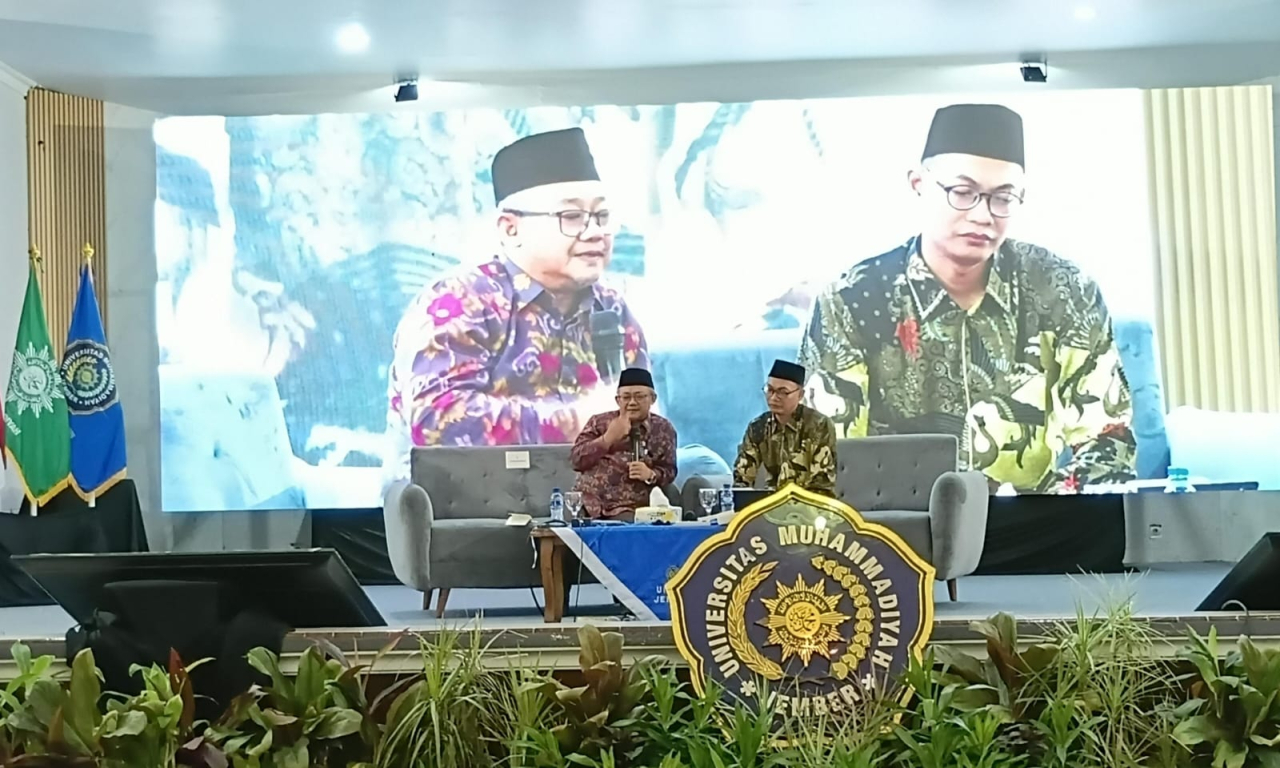 Menteri Pendidikan Dasar dan Menengah, Abdul Mu’ti, menyampikan Kajian Ramadan PWM Jatim 1447 H di Universitas Muhammadiyah Jember, Sabtu (21/2/2026). (Foto JatimUPdate.id)