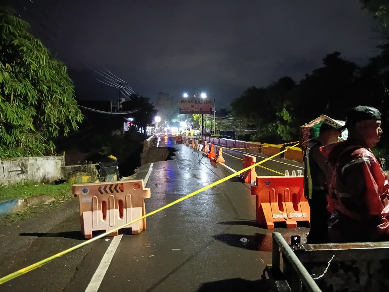 Jembatan Sentong Bondowoso–Jember Ditutup Total, Struktur Ambrol dan Retak Parah, Arus Lalu Lintas Dialihkan