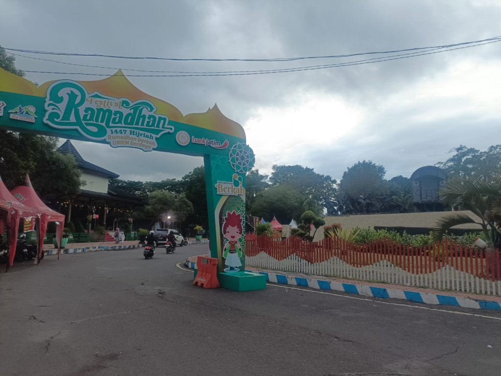 Suasaba Festival Ramadhan Di Bondowoso yang menghadirkan para pedagang skala UMKM.