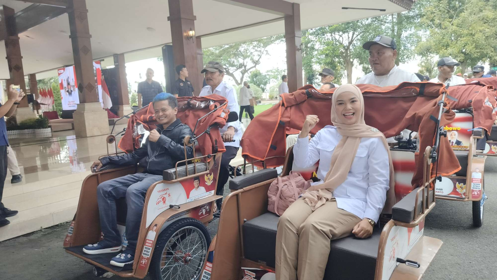 Wakil Ketua DPRD Kabupaten Blitar, Ratna Dewi Nirwana Sari (kanan)