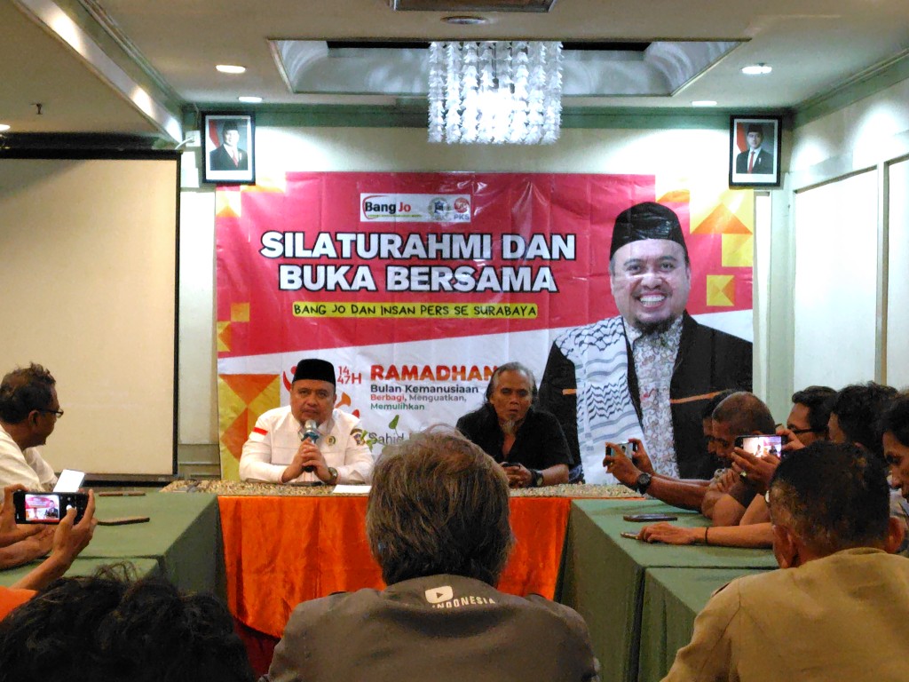 Johari bersama jurnalis dewan kota Surabaya, dok jatimupdate.id