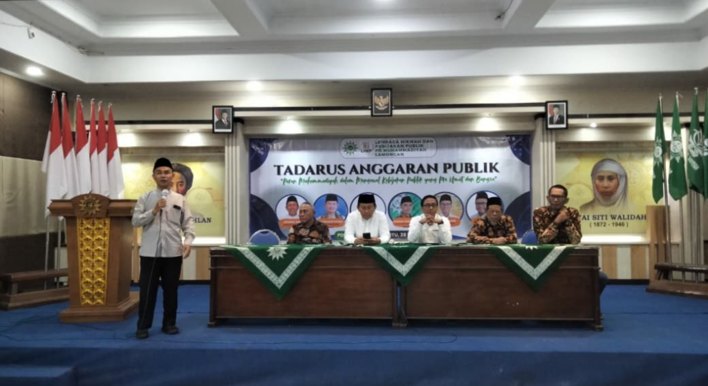 Tamam Choiruddin saat menyampaikan pandangan dalam kegiatan Tadarus Anggaran Publik di Gedung Dakwah Muhammadiyah Lamongan, Sabtu (28/2/2026).