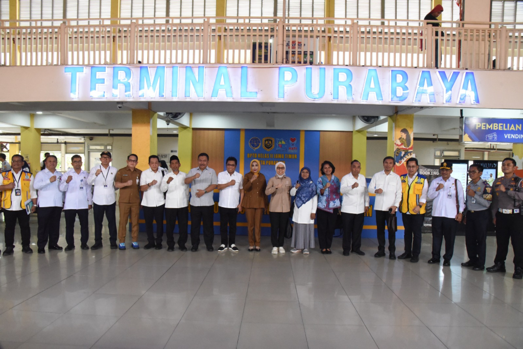 Komisi V DPR RI saat kunjungan ke Terminal Bungurasih atau dikenal juga Terminal Purabaya.