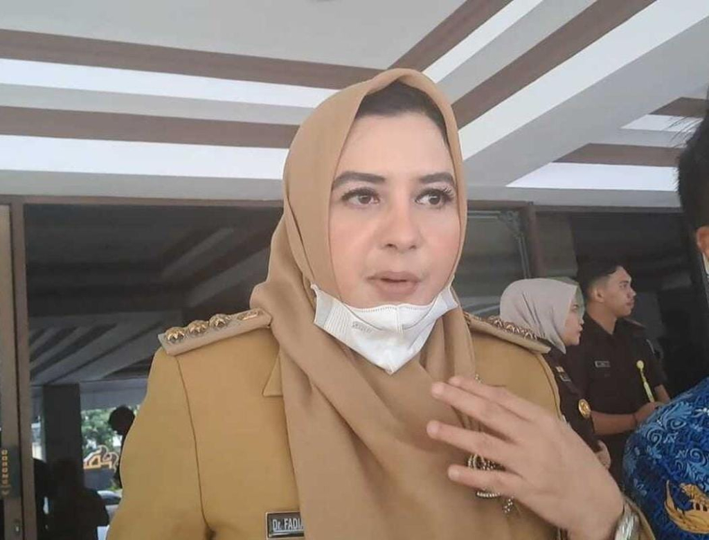 Bupati Pekalongan, Fadia Arafiq diamankan tim KPK.