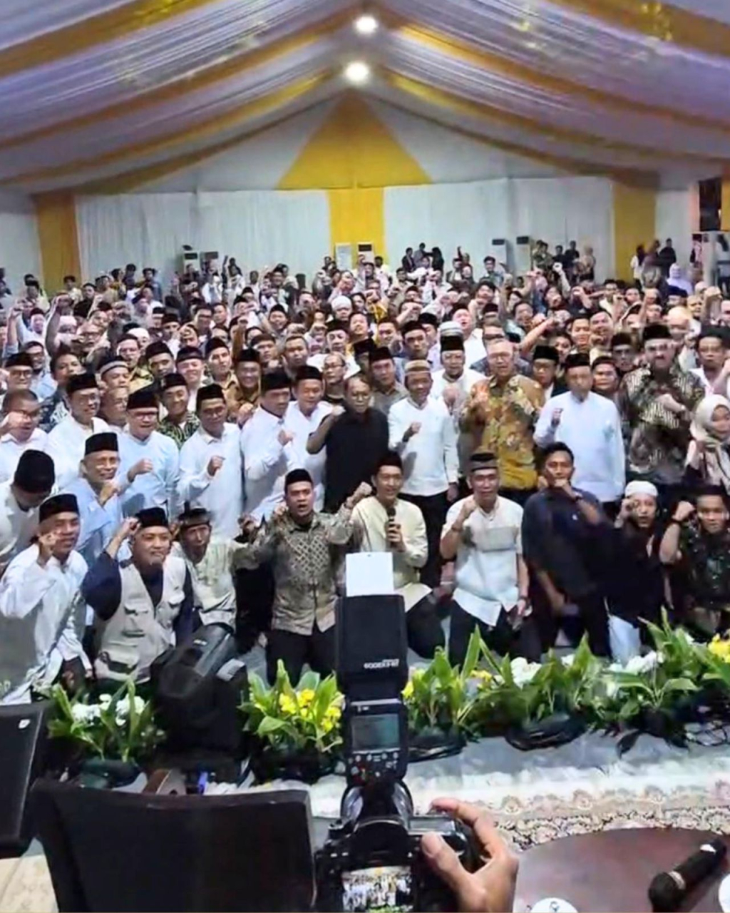 Peserta buka puasa bersama dan Silaturrahmi bersama keluarga besar HMI dan KAHMI di Gedung Chairul Saleh, Kementerian ESDM, Jakarta.