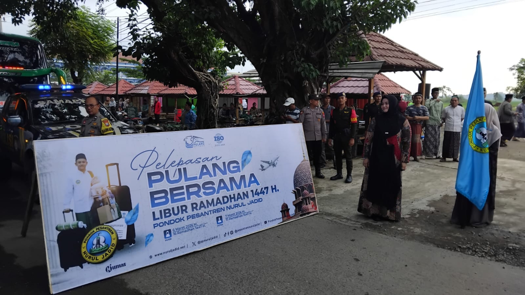 Suasana pelepasan para santri ponpes Nurul Jadid pulang kampung untuk memulai prosesi liburan Ramadhan 2026.
