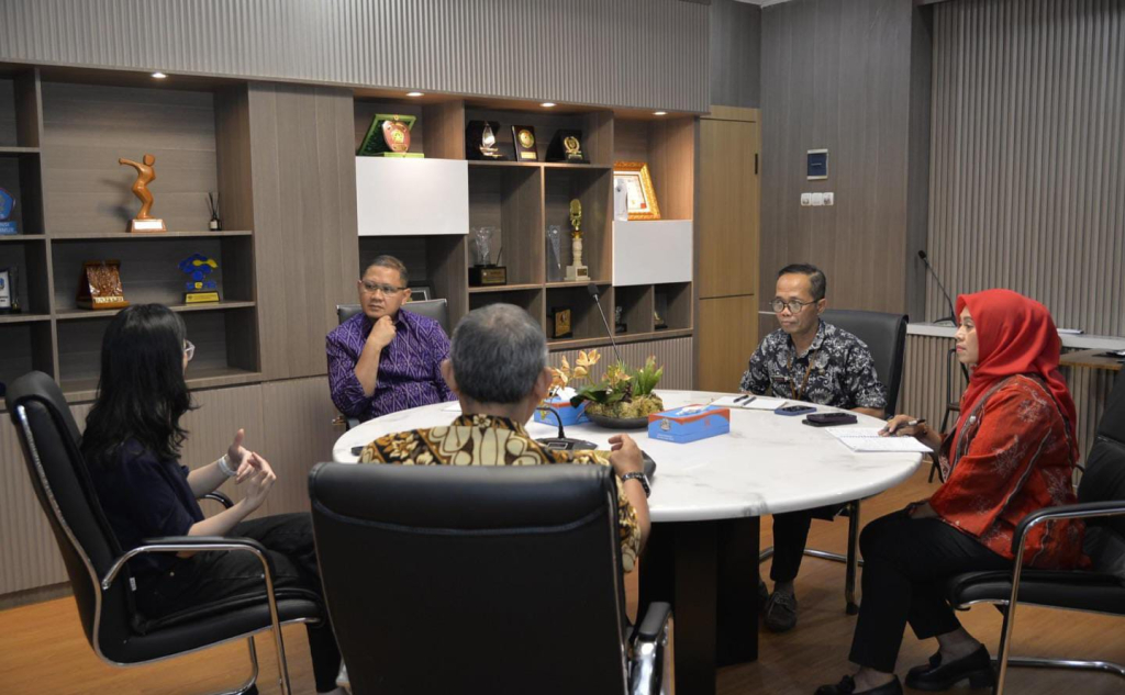 Aries Agung Paewai menerima kunjungan Putera Sampoerna Foundation (PSF) dalam rangka membahas implementasi Lighthouse School Program (LSP).