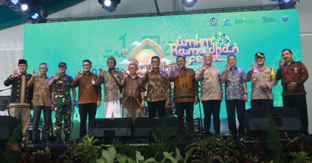 UMKM Ramadhan Fest 2026, resmi ditutup melalui prosesi Closing Ceremony yang khidmat di halaman Toko Rakyat Serba Ada (Torasera) Nurja Berkah, kawasan Pondok Pesantren Nurul Jadid, Paiton, Sabtu (7/3/2026).