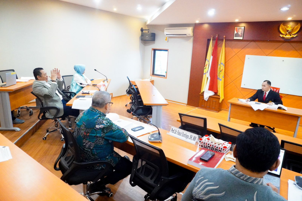 Bamsoet saat menjadi penguji dalam ujian sidang tertutup mahasiswa Program Doktor Ilmu Hukum Universitas Borobudur, Komisaris Polisi M. Adi Putra, di Kampus Universitas Borobudur Jakarta, Selasa (10/3/26).