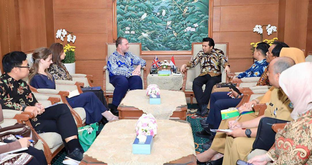 Suasana pertemuan Wagub Jatim Emil Dardak dengan Minister Counsellor for Development Kedutaan Besar Inggris, Peter Rajadiston, pada Senin (9/3/2026).