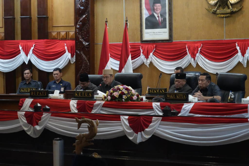 Kabupaten Sidoarjo resmi setujui Raperda tentang penyelenggaraan Usaha Kesehatan Sekolah (UKS), madrasah, dan Pos Kesehatan Pesantren (Poskestren) dalam rapat paripurna yang digelar Kamis (12/3/2026).