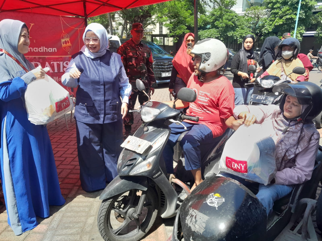 Suasana Klinik Kecantikan DNY Skincare berbagi berkah Ramadan kepada para penyandang disabilitas, anak yatim dan warga Dhuafa menjelang hari Raya Idul Fitri 1447 H/2026 M.
