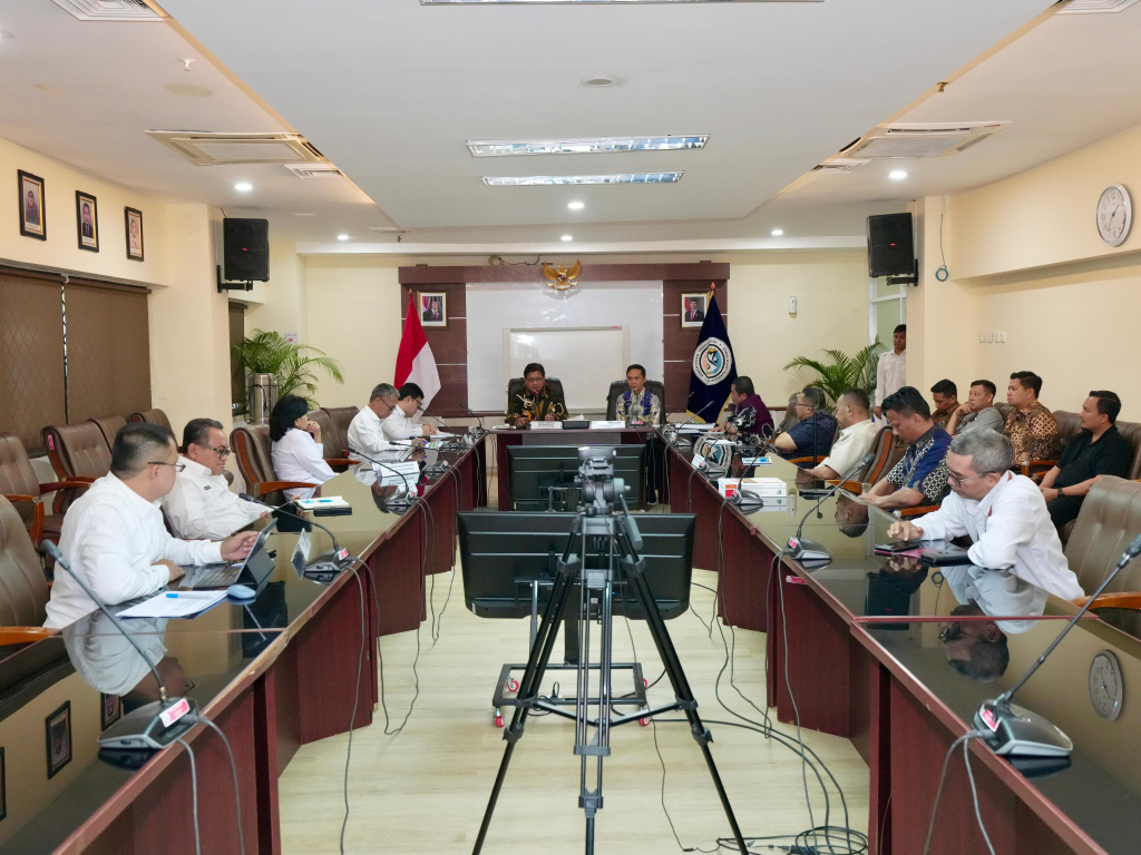 Wakil Menteri Transmigrasi Viva Yoga Mauladi menerima kunjungan Bupati Konawe Utara Ikbar beserta rombongan di Gedung C, Kantor Kementrans, Kalibata, Jakarta, Jumat, (12/03/2026)