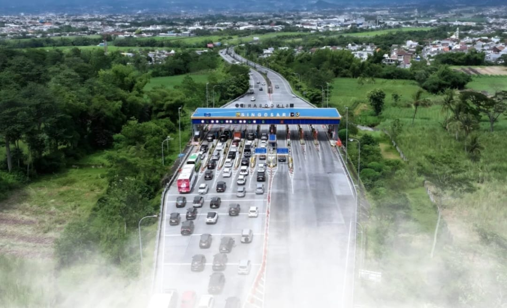 Foto dari udara, exit tol Singosari kota Malang.